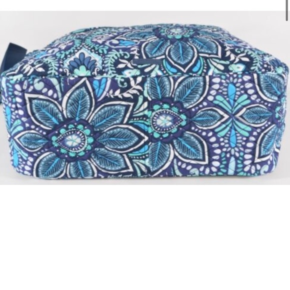❗️HOLIDAY SALE - FIRM❗️ NWT Vera Bradley traveler blue island medallion - Picture 4 of 7